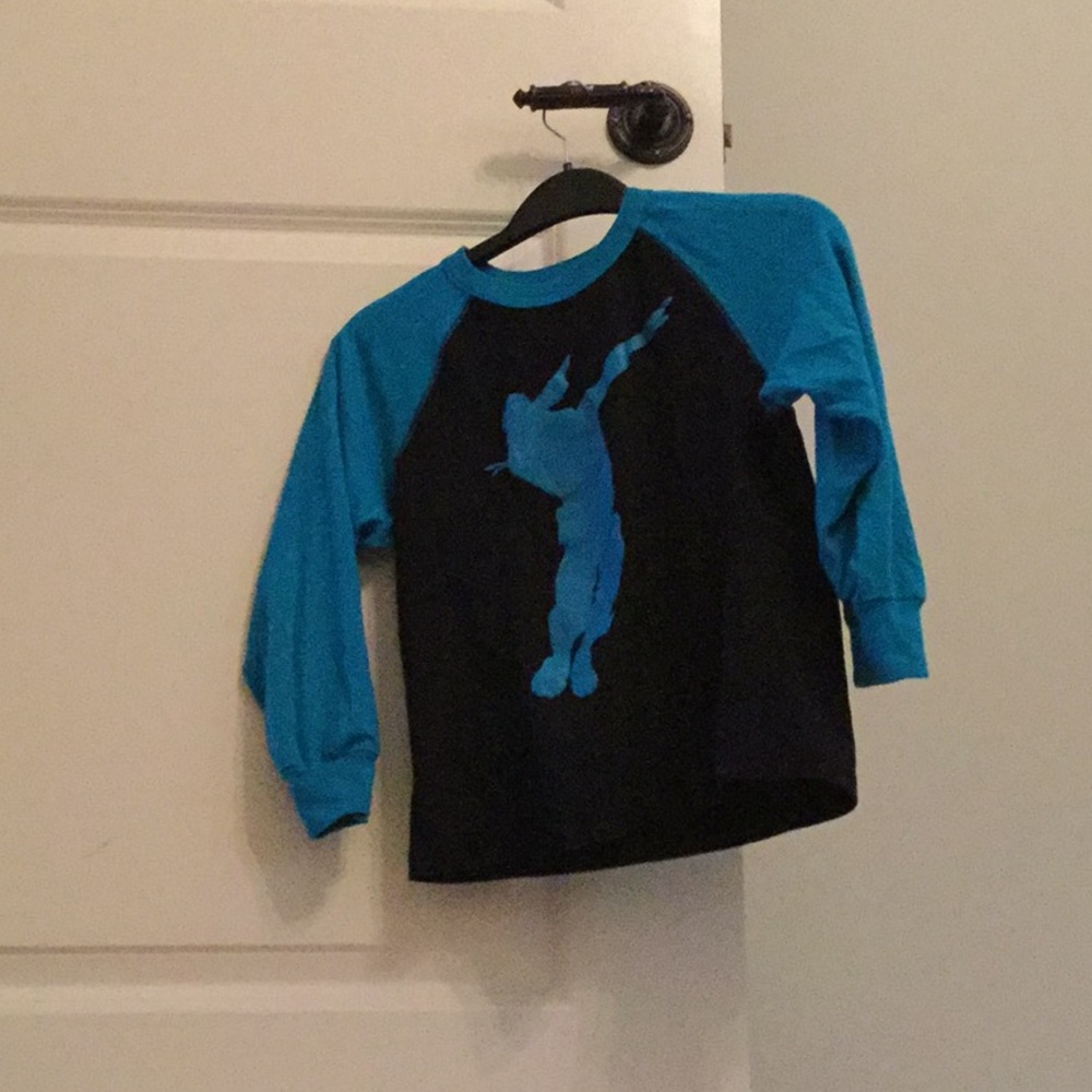 A long sleeve fortnite dabbing